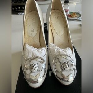 Authentic Chanel White Camellia Leather Pumps